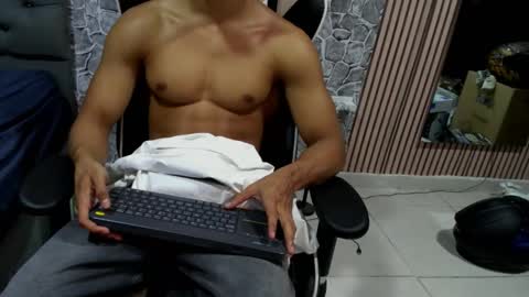 Snapshot of daniel_leconte chatting on February 5, 8:19 am daniel_leconte online show from February 5, 8:19 am