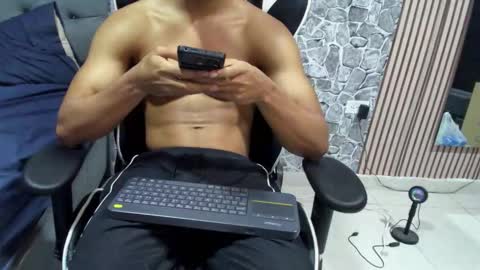 Snapshot of daniel_leconte chatting on February 18, 4:19 am daniel_leconte online show from February 18, 4:19 am