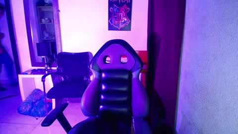 Snapshot of daniel_velez26 chatting on November 23, 4:01 am daniel_velez26 online show from November 23, 4:01 am