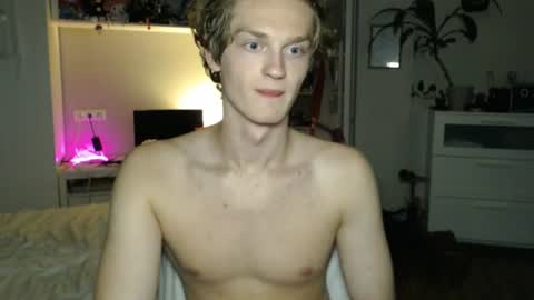 Snapshot of daniel_yumm chatting on July 16, 11:00 pm Daniel online show from July 16, 11:00 pm