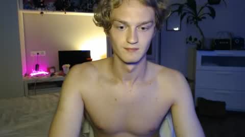 Snapshot of daniel_yumm chatting on July 19, 8:45 pm Daniel online show from July 19, 8:45 pm