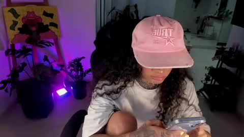 Snapshot of daniela_arenas chatting on April 22, 1:19 am daniela_arenas online show from April 22, 1:19 am