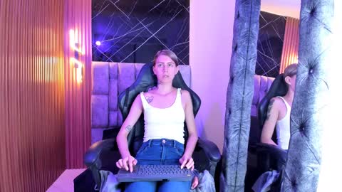 Daniela online show from December 14, 6:20 pm