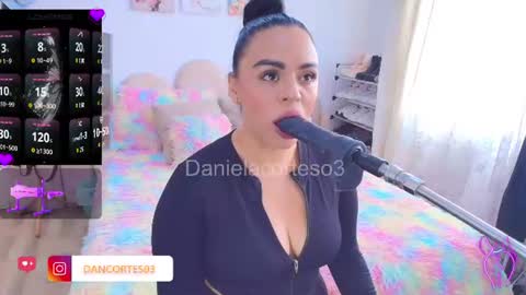 Snapshot of danielacortes03 chatting on July 10, 6:10 pm I think I will close this page please leave me a message if you want to know about me online show from July 10, 6:10 pm