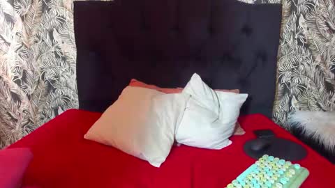 danielamonroe online show from November 18, 8:46 pm