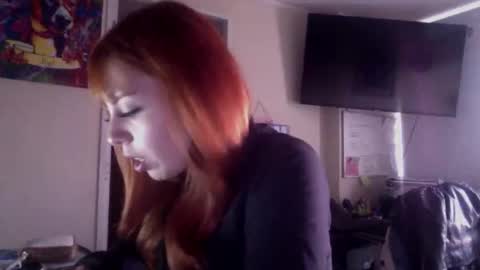 Snapshot of danielaredhair chatting on May 14, 9:32 pm danielaredhair online show from May 14, 9:32 pm