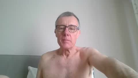 Snapshot of danielcoxone chatting on March 12, 8:41 am danielcoxone online show from March 12, 8:41 am