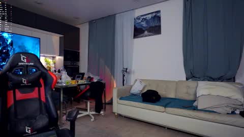 Daniel Kraig online show from February 12, 5:30 pm