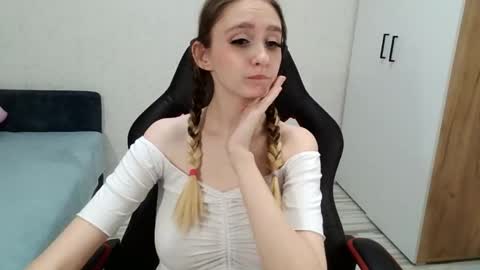 Daniella Martin online show from December 4, 3:37 am