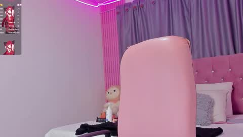 Snapshot of danielle_april chatting on September 12, 7:08 am Danielle online show from September 12, 7:08 am