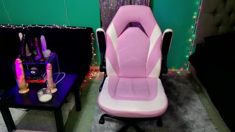 Danielle Banks online show from December 21, 12:31 am