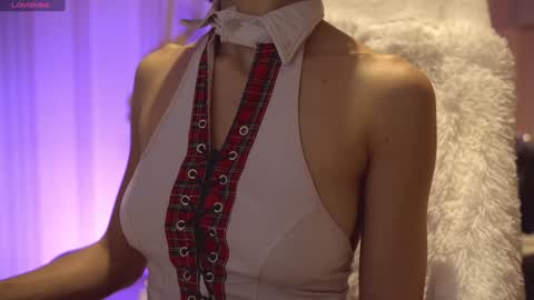 Snapshot of danielle_thomas chatting on December 21, 9:23 am Danielle online show from December 21, 9:23 am