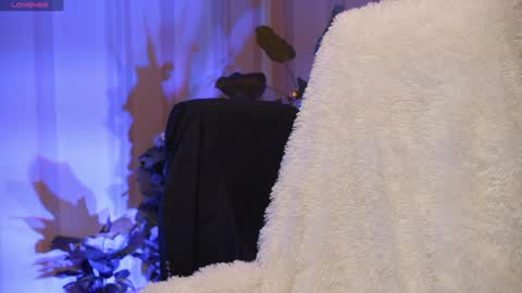 Snapshot of danielle_thomas chatting on January 16, 10:42 am Danielle online show from January 16, 10:42 am