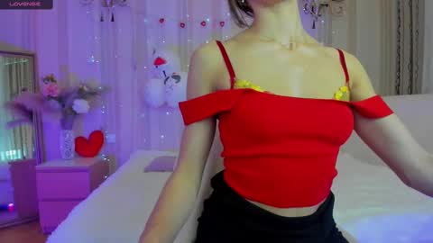 Snapshot of danielle_thomas chatting on February 22, 12:08 pm Danielle online show from February 22, 12:08 pm