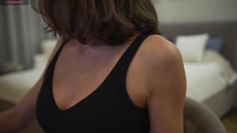 Snapshot of danielle_thomas chatting on September 19, 6:30 pm Danielle online show from September 19, 6:30 pm