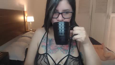 Snapshot of daniellerain chatting on June 2, 9:44 am daniellerain online show from June 2, 9:44 am