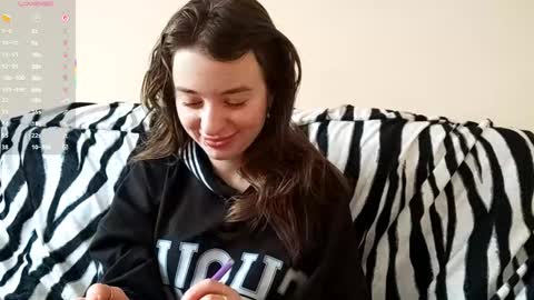 Mia online show from December 15, 9:13 am