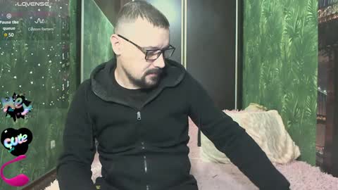 Snapshot of danielocool chatting on December 14, 11:07 am DanieloCool online show from December 14, 11:07 am