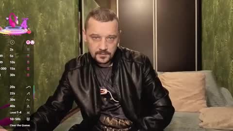 Snapshot of danielocool chatting on December 18, 7:03 am DanieloCool online show from December 18, 7:03 am