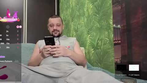 Snapshot of danielocool chatting on February 4, 6:19 am DanieloCool online show from February 4, 6:19 am