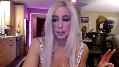 DanikaWhite69 online show from April 14, 2:56 pm