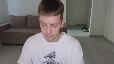 Snapshot of danila_trezzini chatting on June 19, 2:05 am danila online show from June 19, 2:05 am