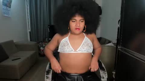 Snapshot of danisweet_ chatting on June 21, 1:41 am dani online show from June 21, 1:41 am