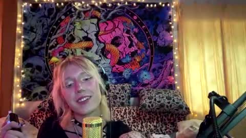 Snapshot of danitavranich chatting on August 2, 1:09 pm danitavranich online show from August 2, 1:09 pm