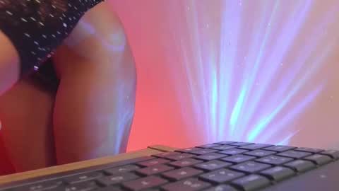 Pau online show from October 7, 4:37 pm