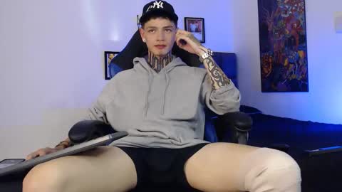 Snapshot of dann_brown chatting on May 29, 1:58 am Dann Brown online show from May 29, 1:58 am