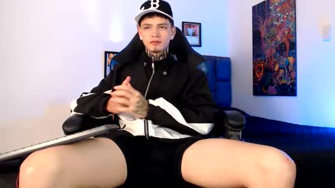 Snapshot of dann_brown chatting on June 7, 1:21 am Dann Brown online show from June 7, 1:21 am