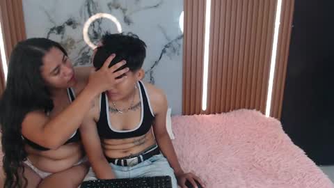 Danniela y Victoria online show from April 15, 8:42 pm