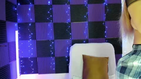 Snapshot of danna__castle chatting on May 25, 5:13 am Dannacastle online show from May 25, 5:13 am