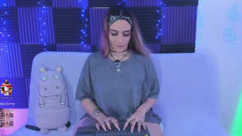 Snapshot of danna__castle chatting on June 6, 5:45 am Dannacastle online show from June 6, 5:45 am