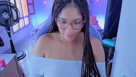 Snapshot of danna_berry chatting on July 28, 8:52 pm DannaBerry online show from July 28, 8:52 pm
