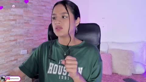 Snapshot of danna_gomez19 chatting on February 19, 12:17 am Sofia online show from February 19, 12:17 am