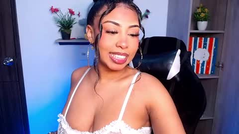 Snapshot of danna_schmidt23 chatting on June 10, 10:03 am Danna online show from June 10, 10:03 am