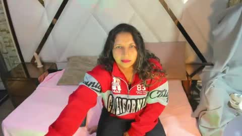 Snapshot of danna_sg chatting on June 17, 3:53 am danna_sg online show from June 17, 3:53 am
