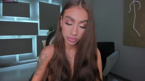 Danna Cruz  online show from February 16, 7:10 pm