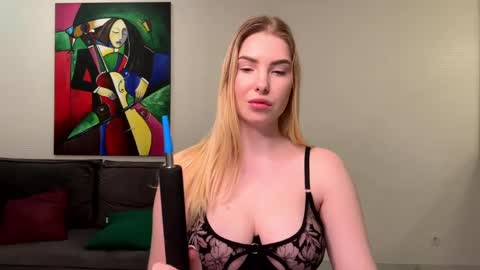 dannamissss online show from December 13, 2:43 am