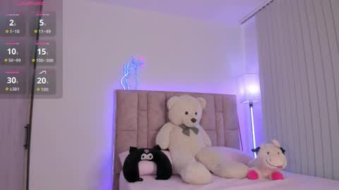 danna  online show from October 4, 7:12 pm