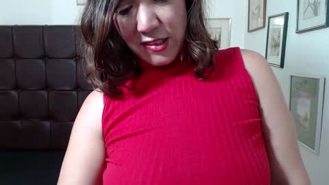 Snapshot of dannazuluaga chatting on January 11, 2:36 pm Danna online show from January 11, 2:36 pm