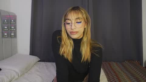 Snapshot of dannielle_ chatting on January 7, 8:10 pm online show from January 7, 8:10 pm