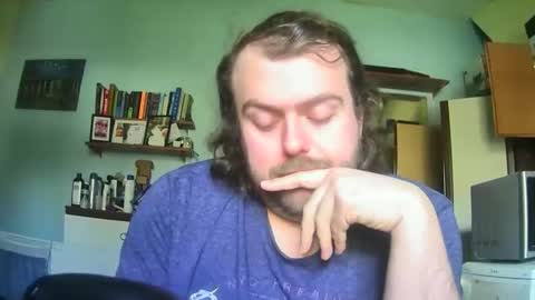 Snapshot of dannyb0y95 chatting on April 13, 9:26 am Danny online show from April 13, 9:26 am