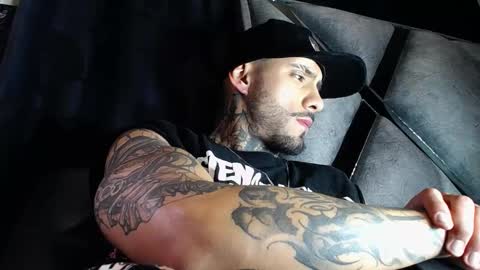 Snapshot of dante_d_angelo_ chatting on February 19, 8:21 am dante_d_angelo_ online show from February 19, 8:21 am