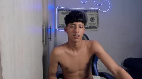 Snapshot of dante_martinez1 chatting on May 25, 11:11 pm dante_martinez1 online show from May 25, 11:11 pm