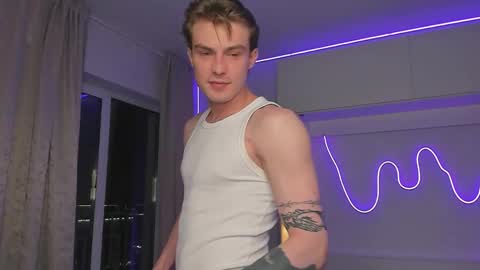 Snapshot of dante_ray chatting on November 9, 12:09 am Dante and Ray online show from November 9, 12:09 am