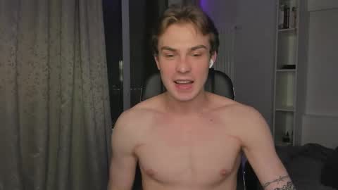 Snapshot of dante_ray chatting on December 20, 3:13 am Dante and Ray online show from December 20, 3:13 am