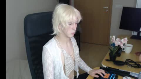 Snapshot of dante_twink__ chatting on February 9, 6:23 pm Dante online show from February 9, 6:23 pm