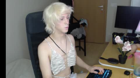 Snapshot of dante_twink__ chatting on February 14, 6:37 pm Dante online show from February 14, 6:37 pm